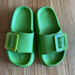 Kids Green Slide Sandals – NEW